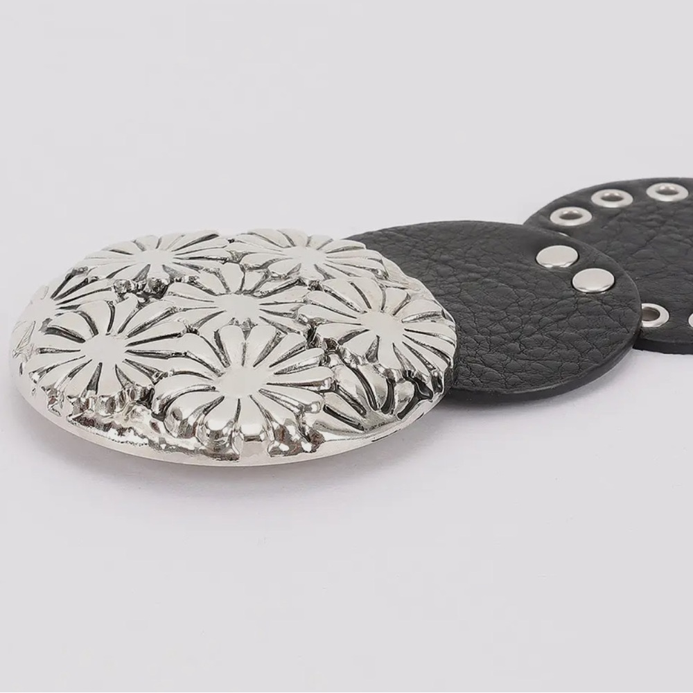 ShopEvelynne Black and Silver Floral Accent Belt - Picture 5 of 7